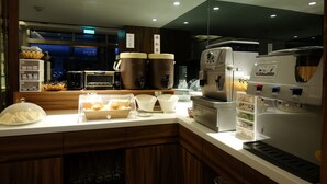 A modern kitchen area with a coffee machine, tea dispenser, and a refrigerator. - Shin Shin Hotels - Songshan (Taipei)
