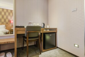 Family Quadruple Room | Desk, blackout curtains, soundproofing, free WiFi - Shin Shin Hotels - Songshan (Taipei)