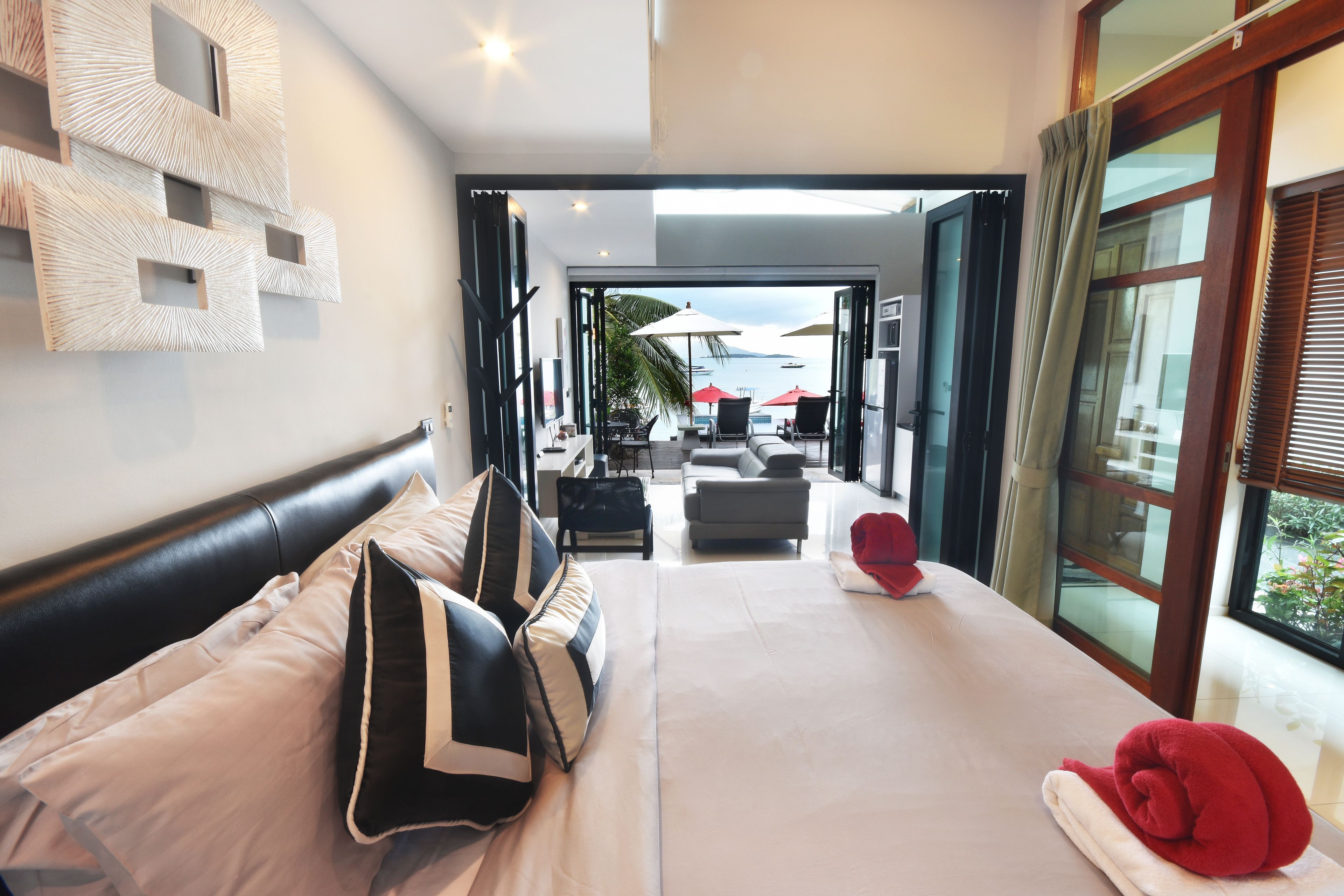 2 Bedroom Beach Front Villa | 客房内保险箱、办公桌、遮光窗帘、隔音