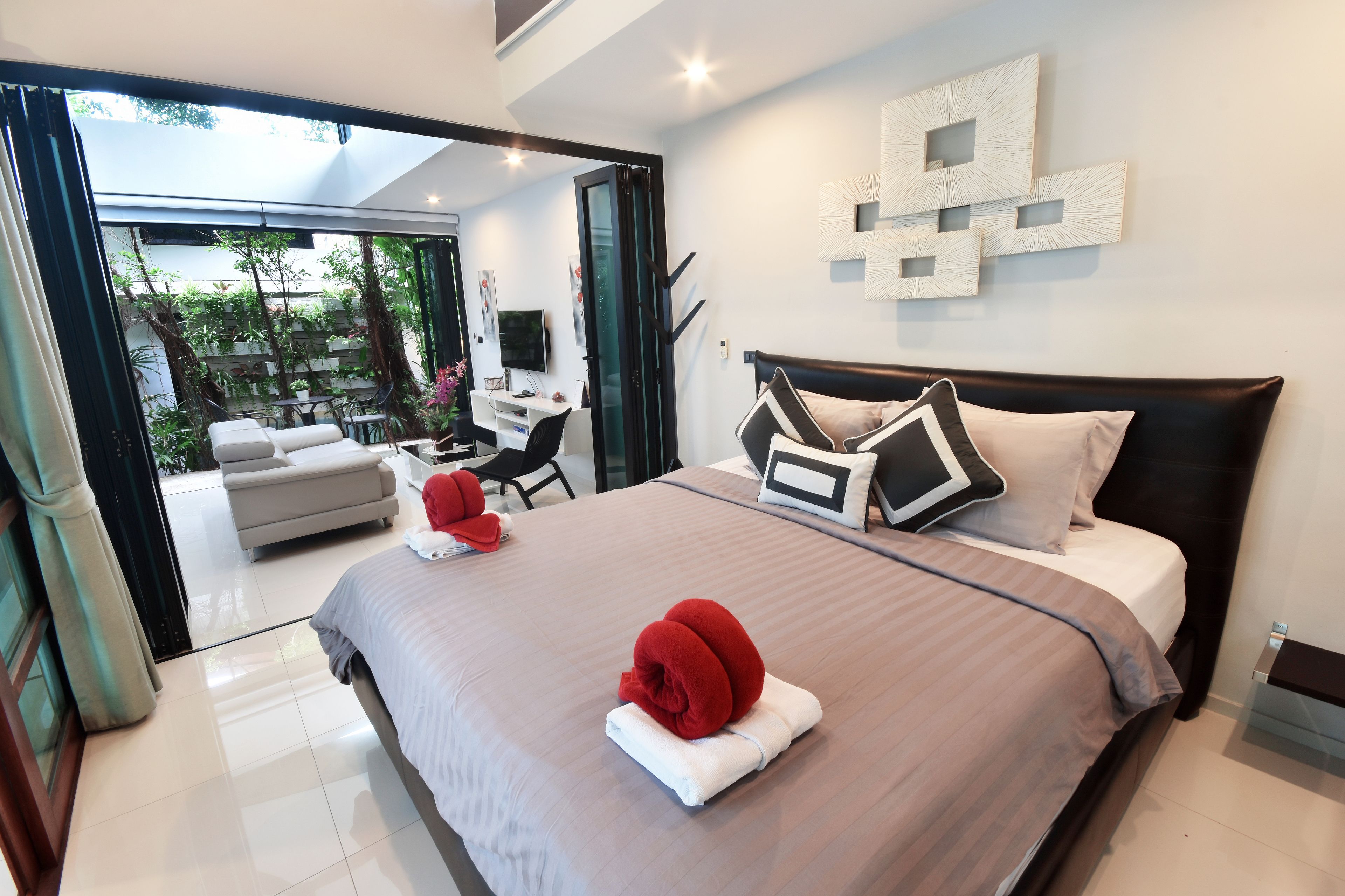 2 bedroom royal villa | living area | led tv, dvd player