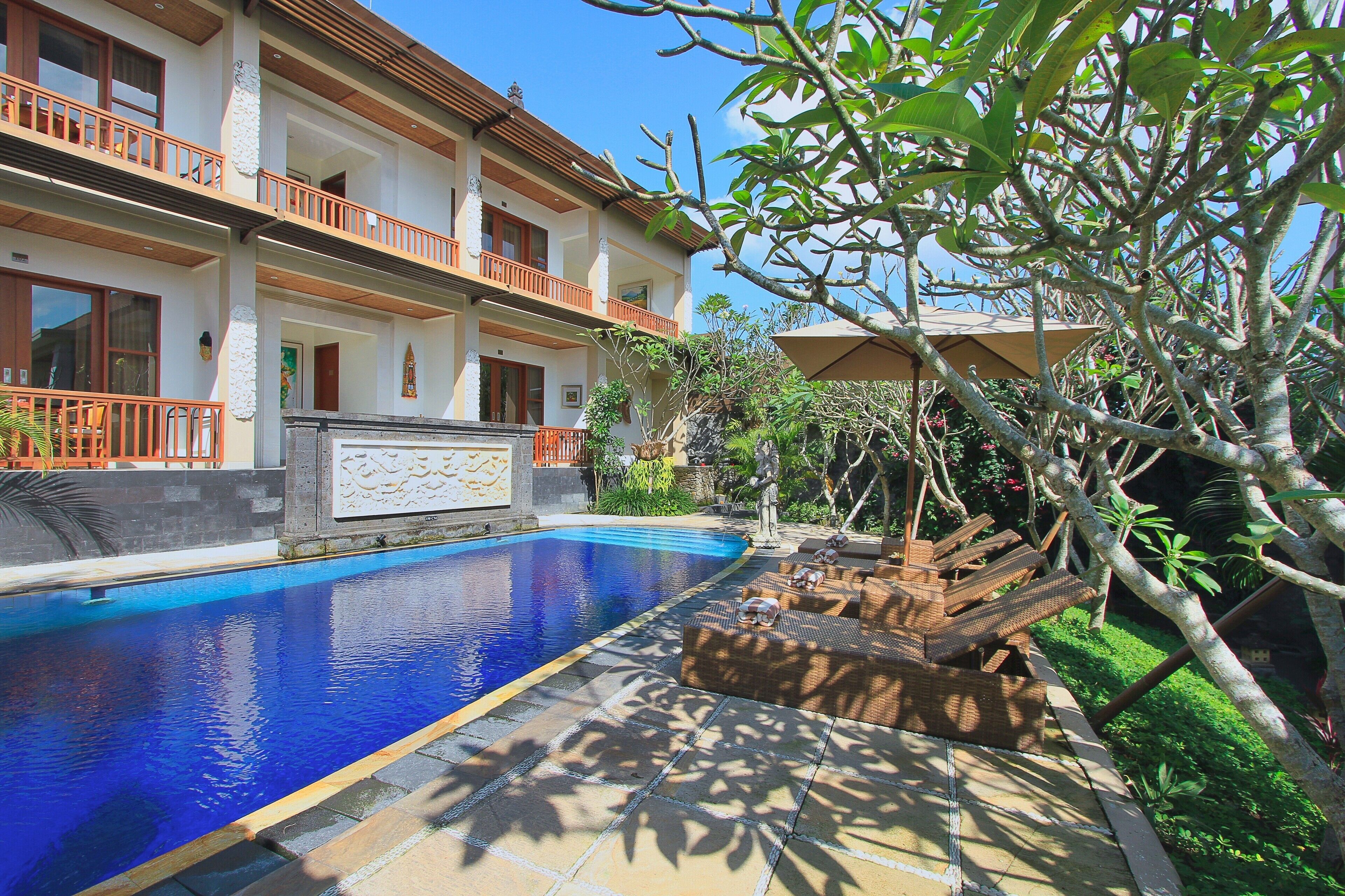 super deluxe with free daily afternoon tea | courtyard view