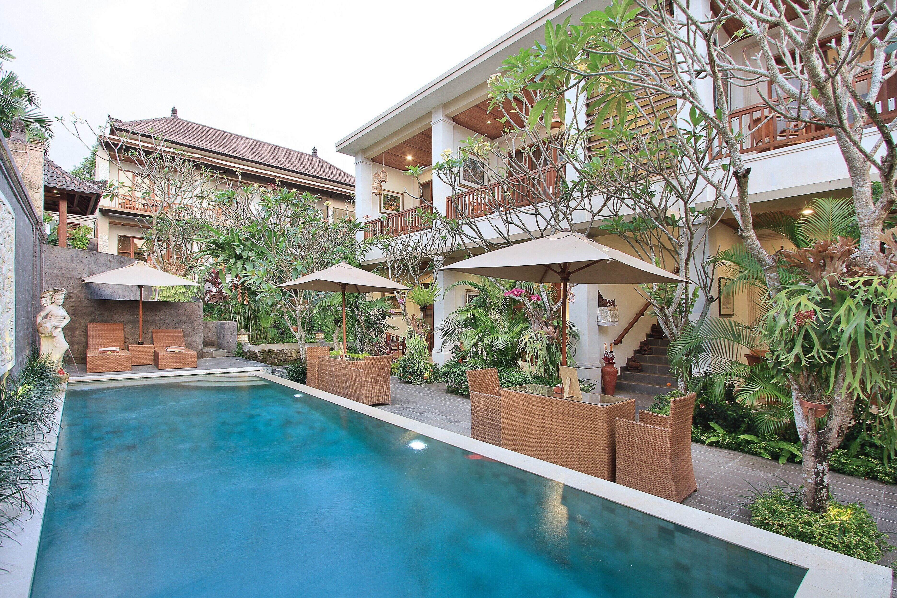 deluxe room with free daily afternoon tea | courtyard view