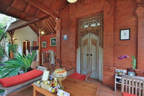 Reception - Tebesaya Cottage by GenuineHost (Ubud)