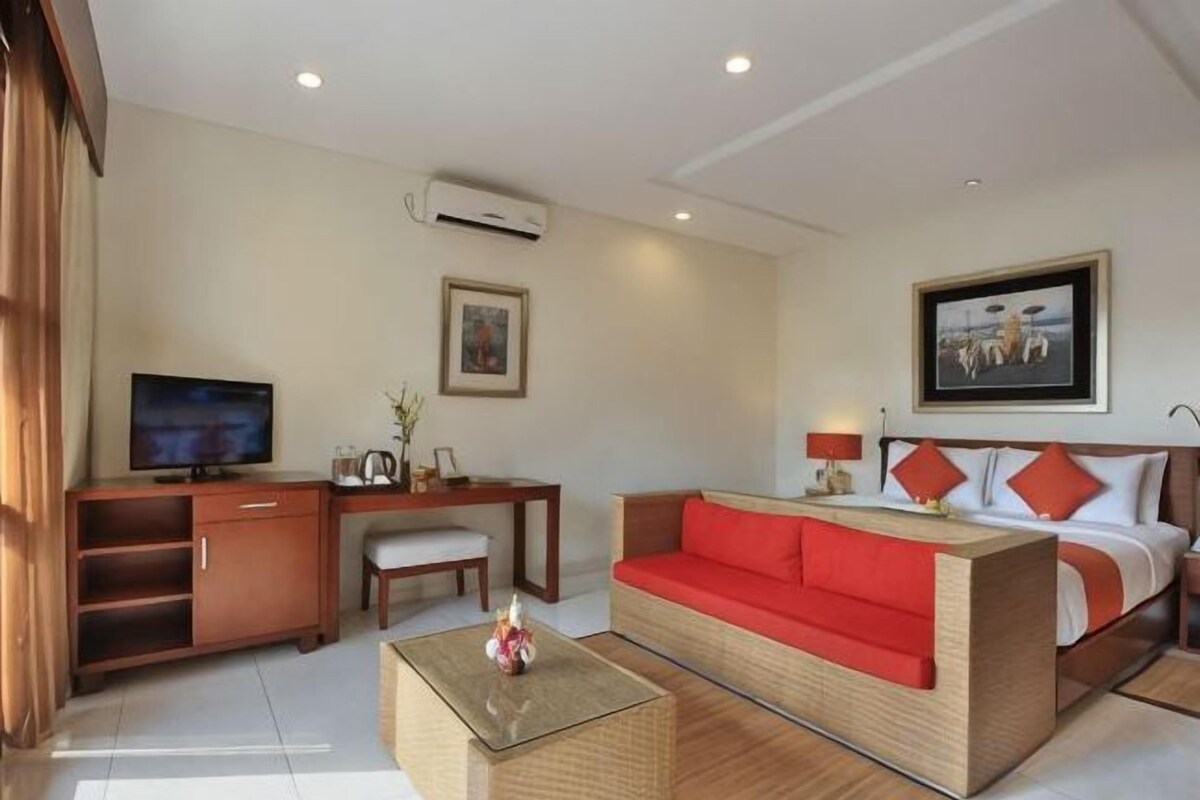 Premium bedding, minibar, in-room safe, desk
