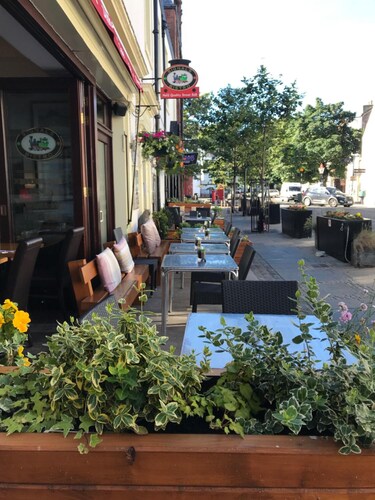 No.12 Hotel & Bistro