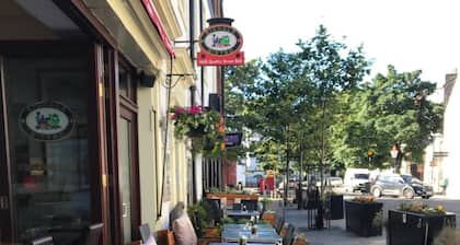 No.12 Hotel & Bistro