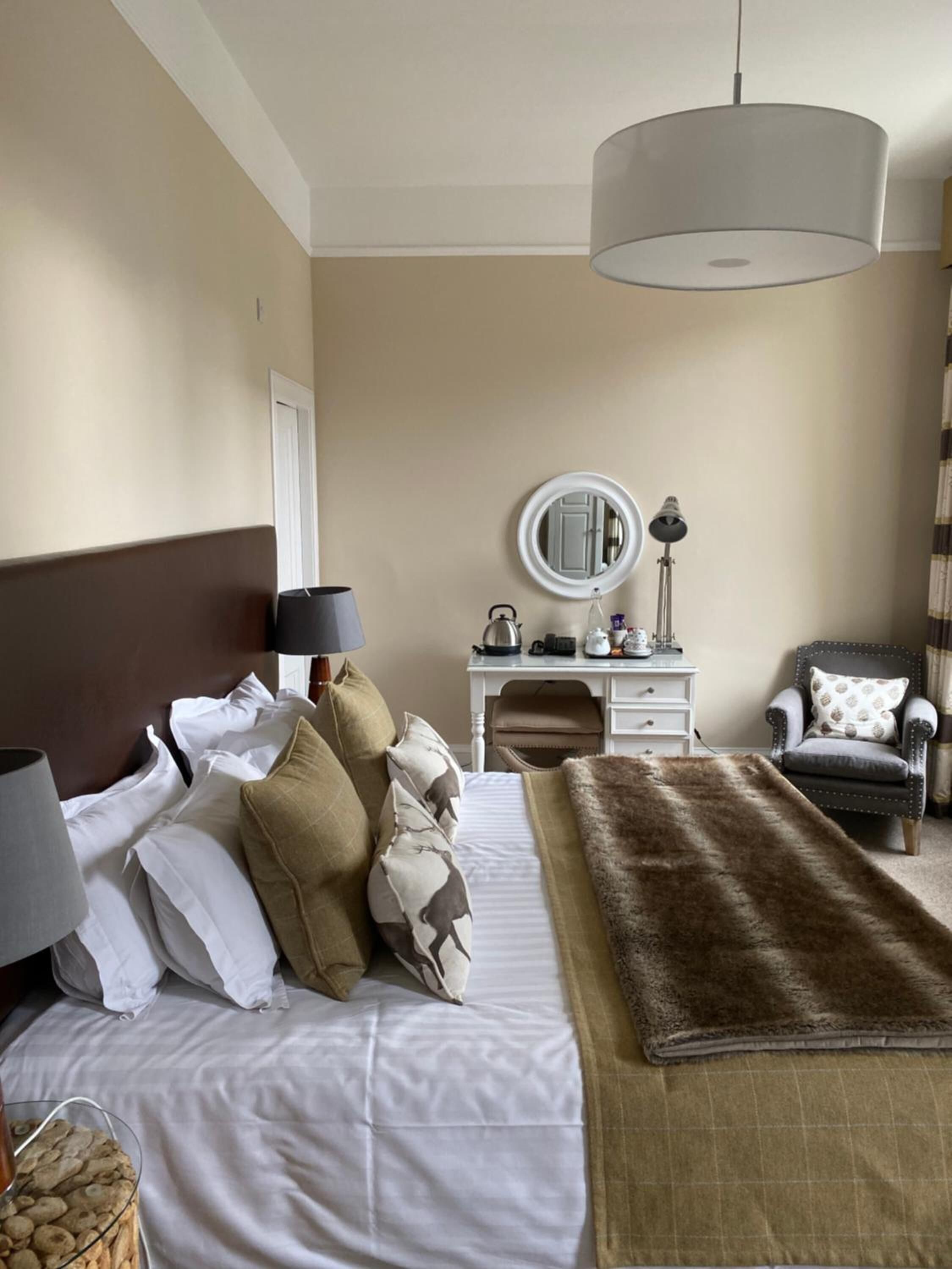 Desk, free cribs/infant beds, rollaway beds, free WiFi