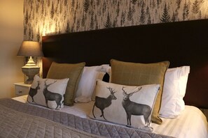 Phòng đôi | Bàn, nôi (giường cho trẻ sơ sinh) miễn phí, giường gấp/giường phụ 