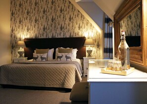 Chambre Double | Bureau, lits bébé (gratuits), lits pliants/supplémentaires
