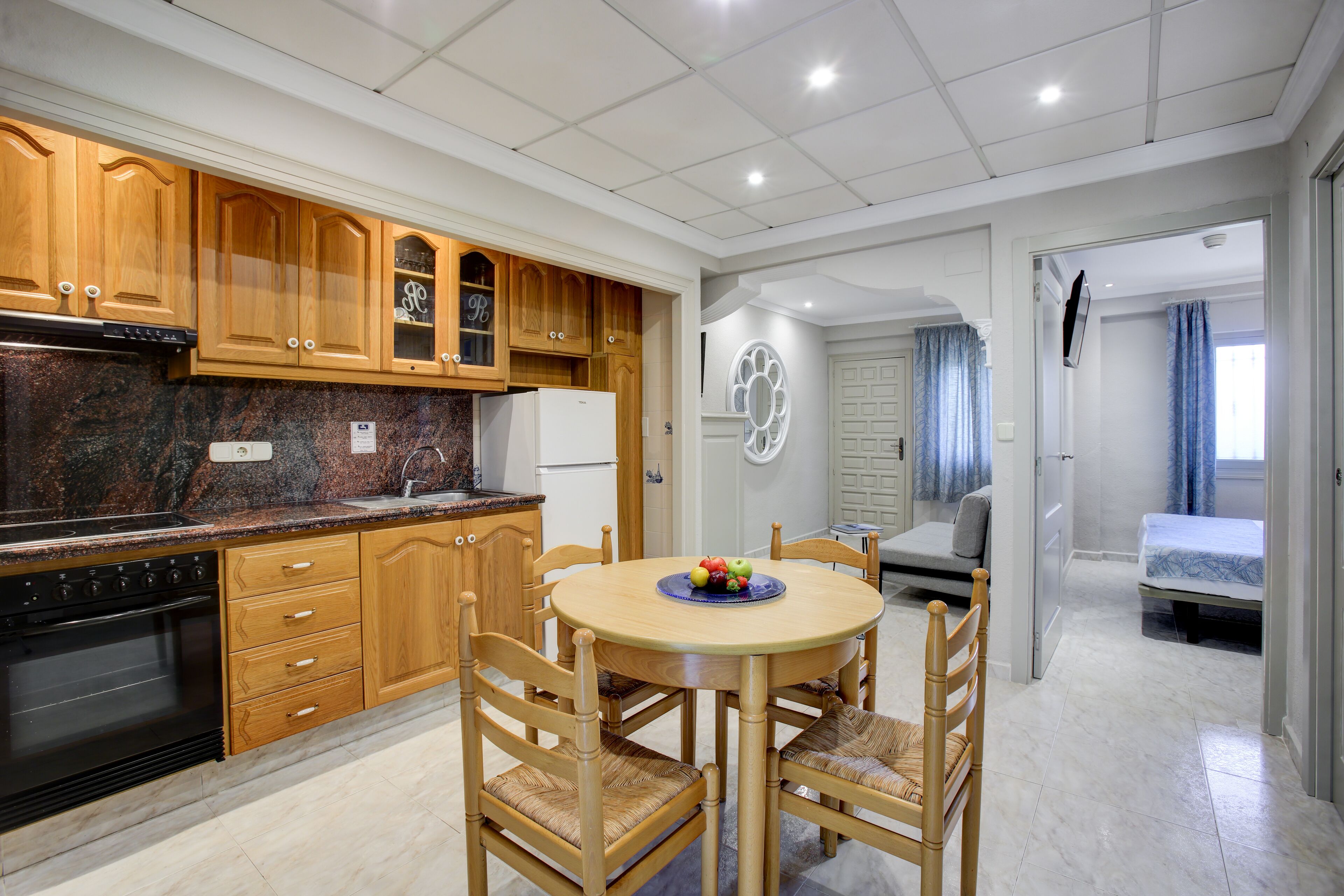 bungalow confort | living area | 43-inch flat-screen tv with satellite channels, tv