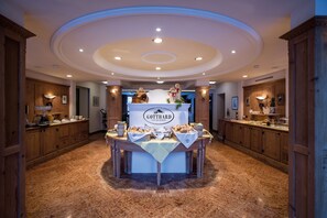 Free daily buffet breakfast - Hotel Gotthard (Lech am Arlberg)