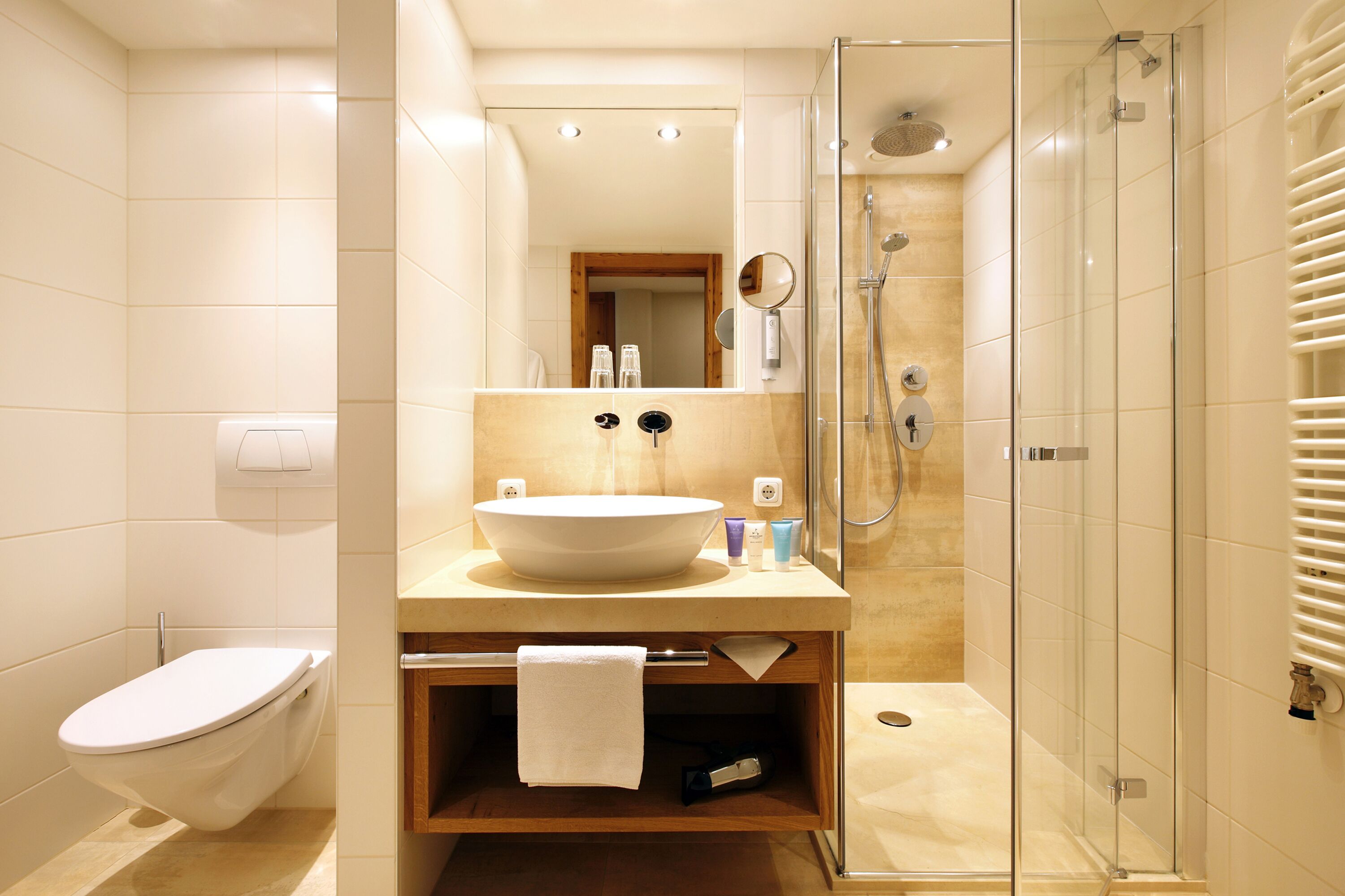 superior suite, balcony, mountain view | bathroom | free toiletries, hair dryer, bathrobes, slippers