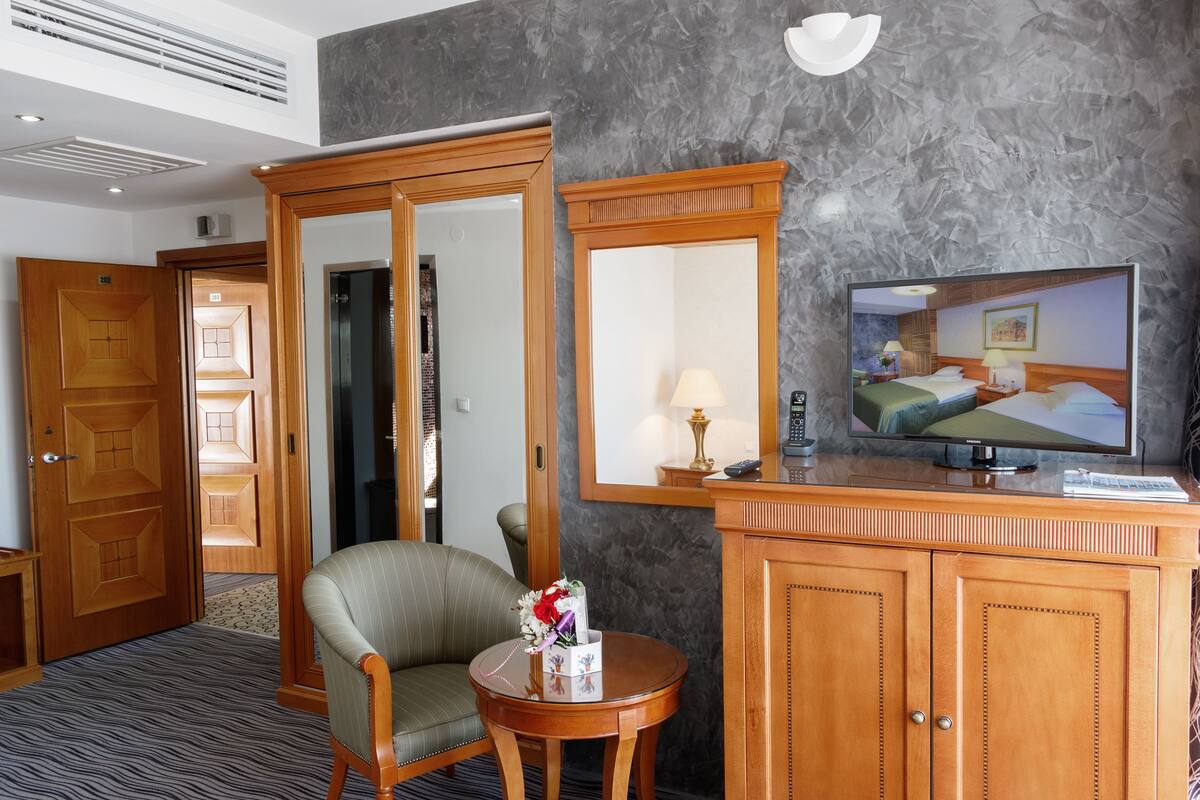 Quarto solteiro | Frigobar, cofres nos quartos, escrivaninha, quartos à prova de som