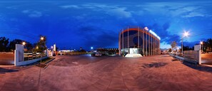 Front of property - evening/night - Oltenia Hotel (Craiova)