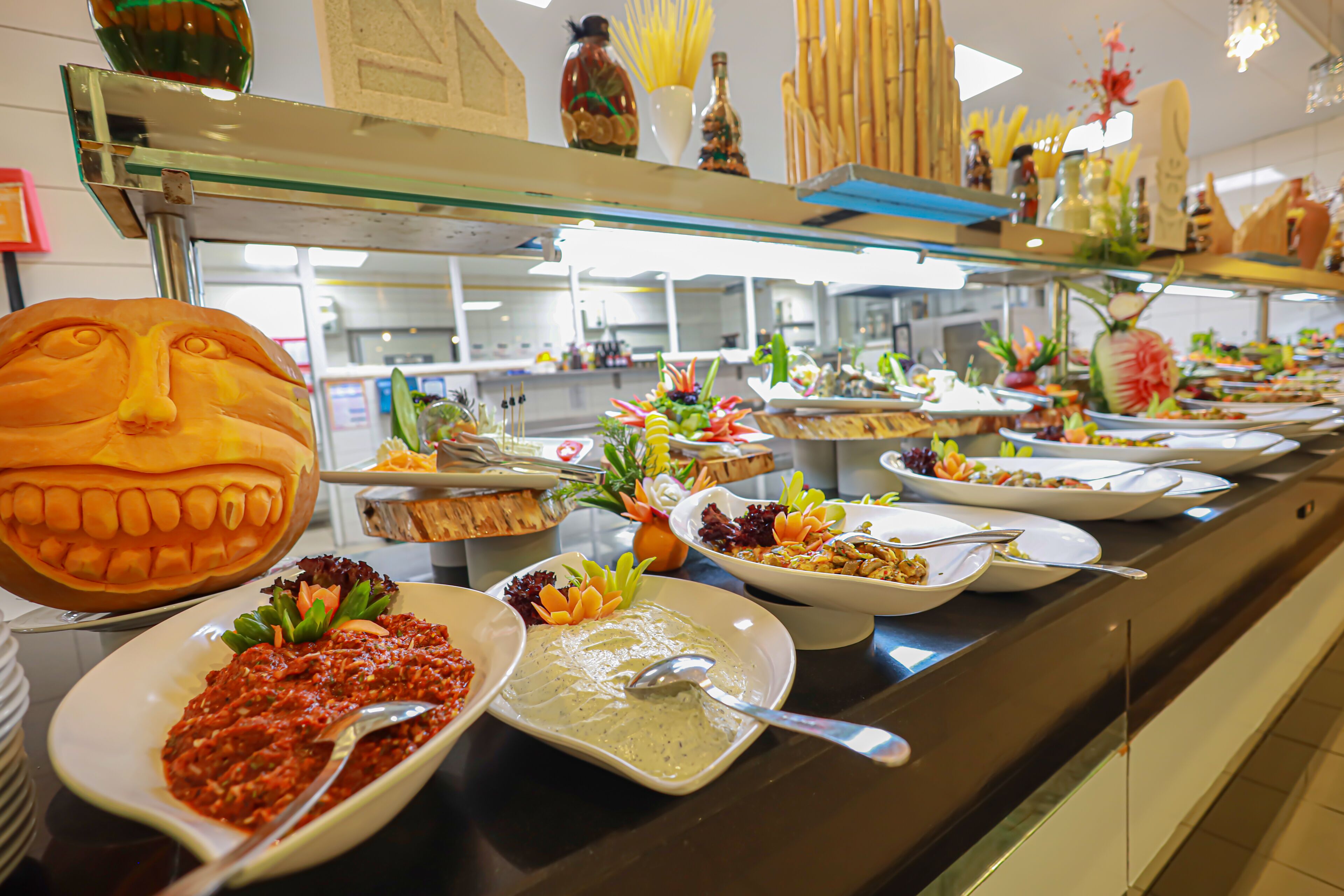 3 restaurants; ze serveren er ontbijt, lunch en diner 