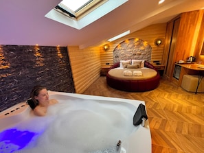 Business kamer | Luxe beddengoed, een minibar, een kluis op de kamer