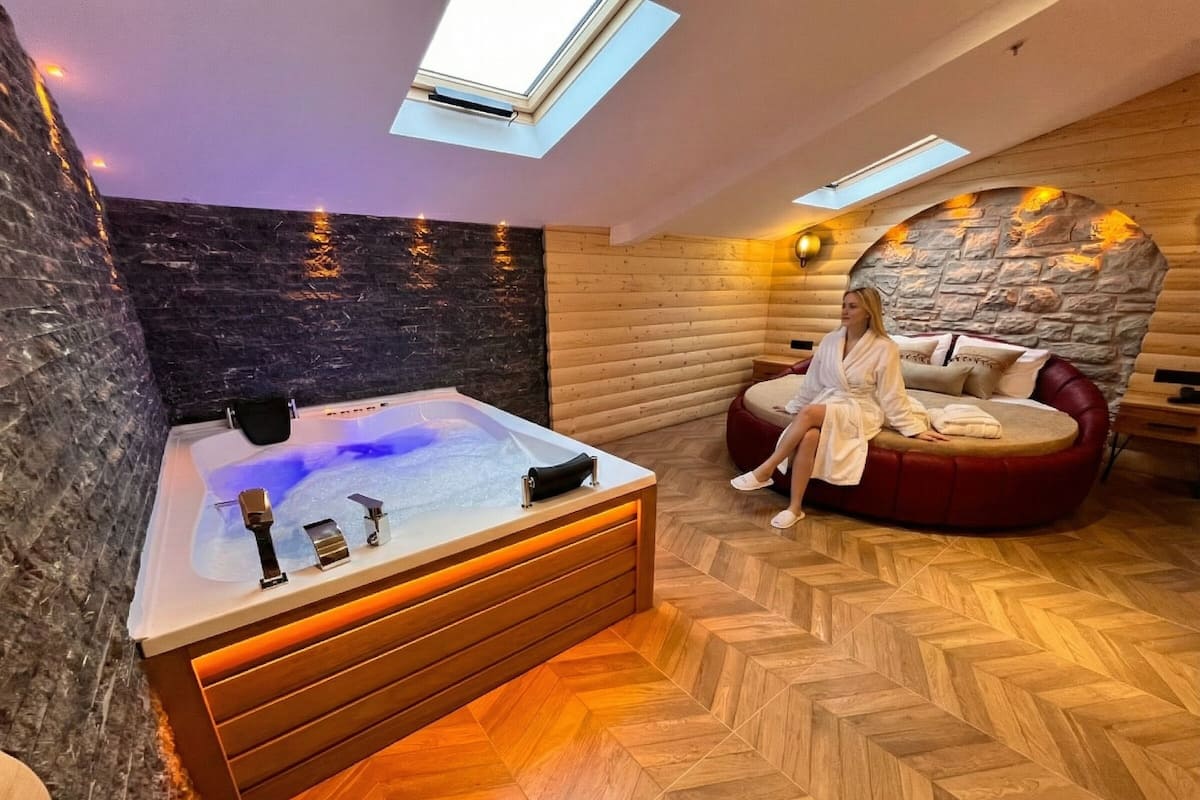 Business kamer | Luxe beddengoed, een minibar, een kluis op de kamer