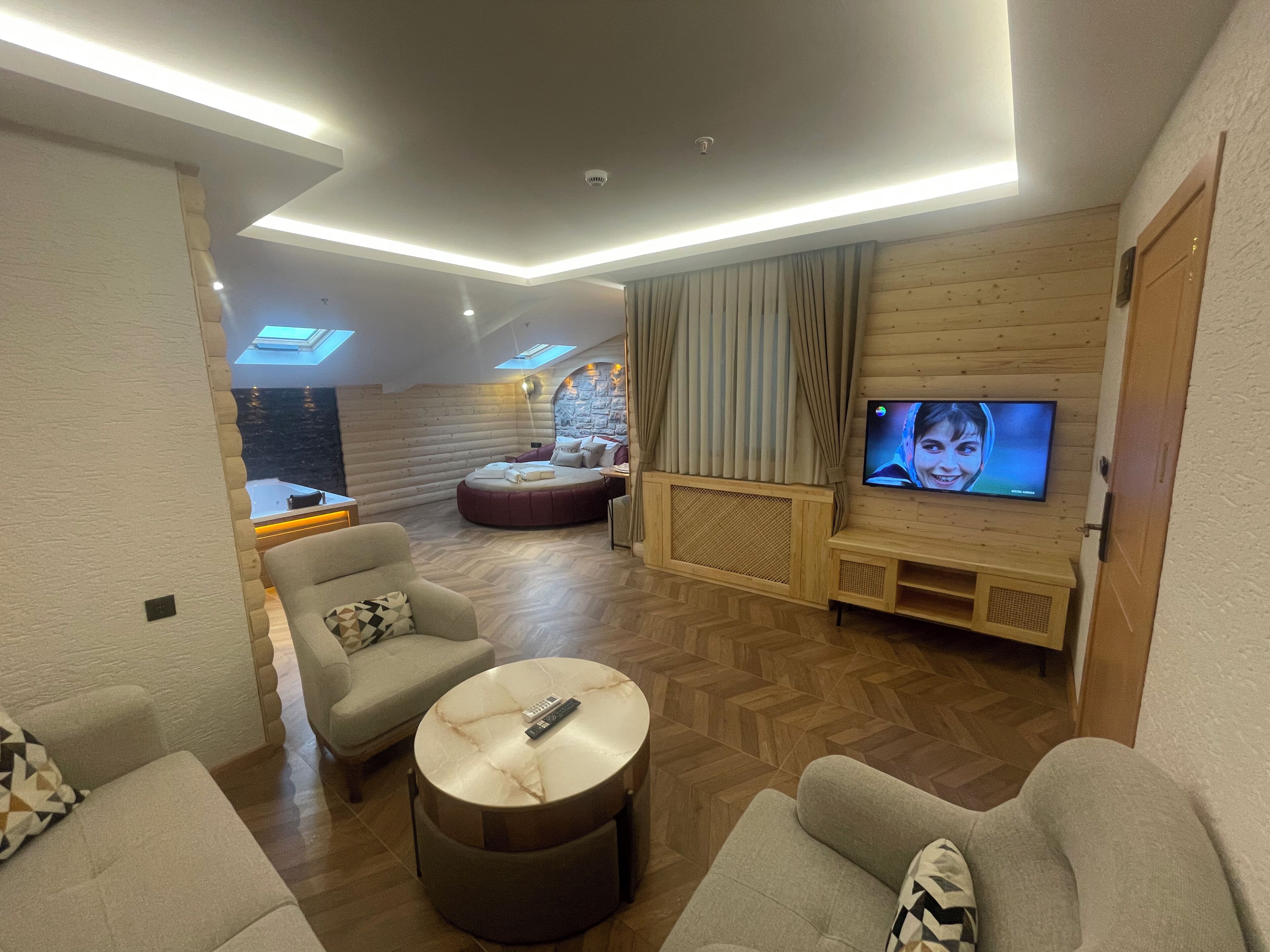 Business Room | Premium bedding, minibar, in-room safe, individually decorated