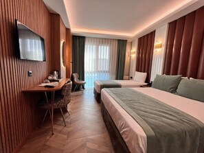 Deluxe Triple Room | Premium bedding, minibar, in-room safe, individually decorated - Gumus Palace Hotel (Istanbul)