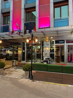 Front of property - Gumus Palace Hotel (Istanbul)