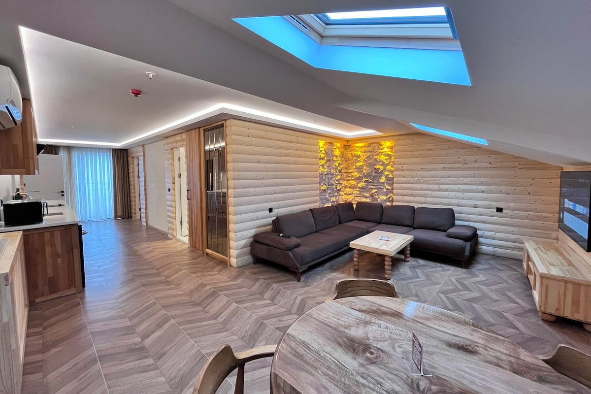 Familie suite | Luxe beddengoed, een minibar, een kluis op de kamer