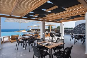 Bar (on property) - Elea Resort - Adults Only (Santorini)
