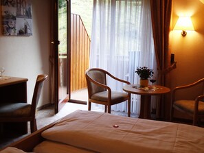 Quarto solteiro | Opções para refeição no quarto
