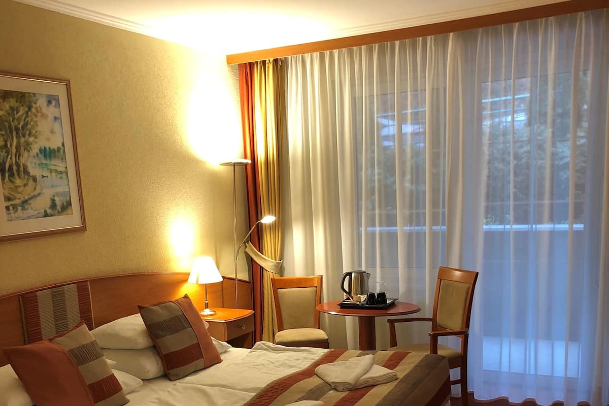 Phòng đôi Tiêu chuẩn | 1 phòng ngủ, minibar, két bảo mật tại phòng, bàn