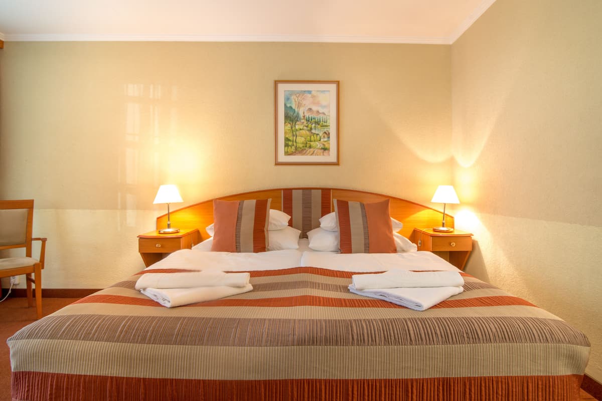 Phòng đôi Tiêu chuẩn | 1 phòng ngủ, minibar, két bảo mật tại phòng, bàn