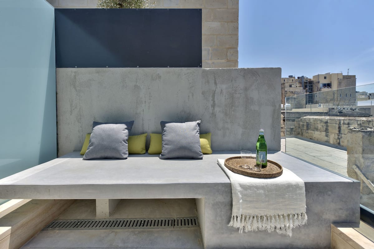 Suite 6 - Duplex Suite | ลานระเบียง/นอกชาน