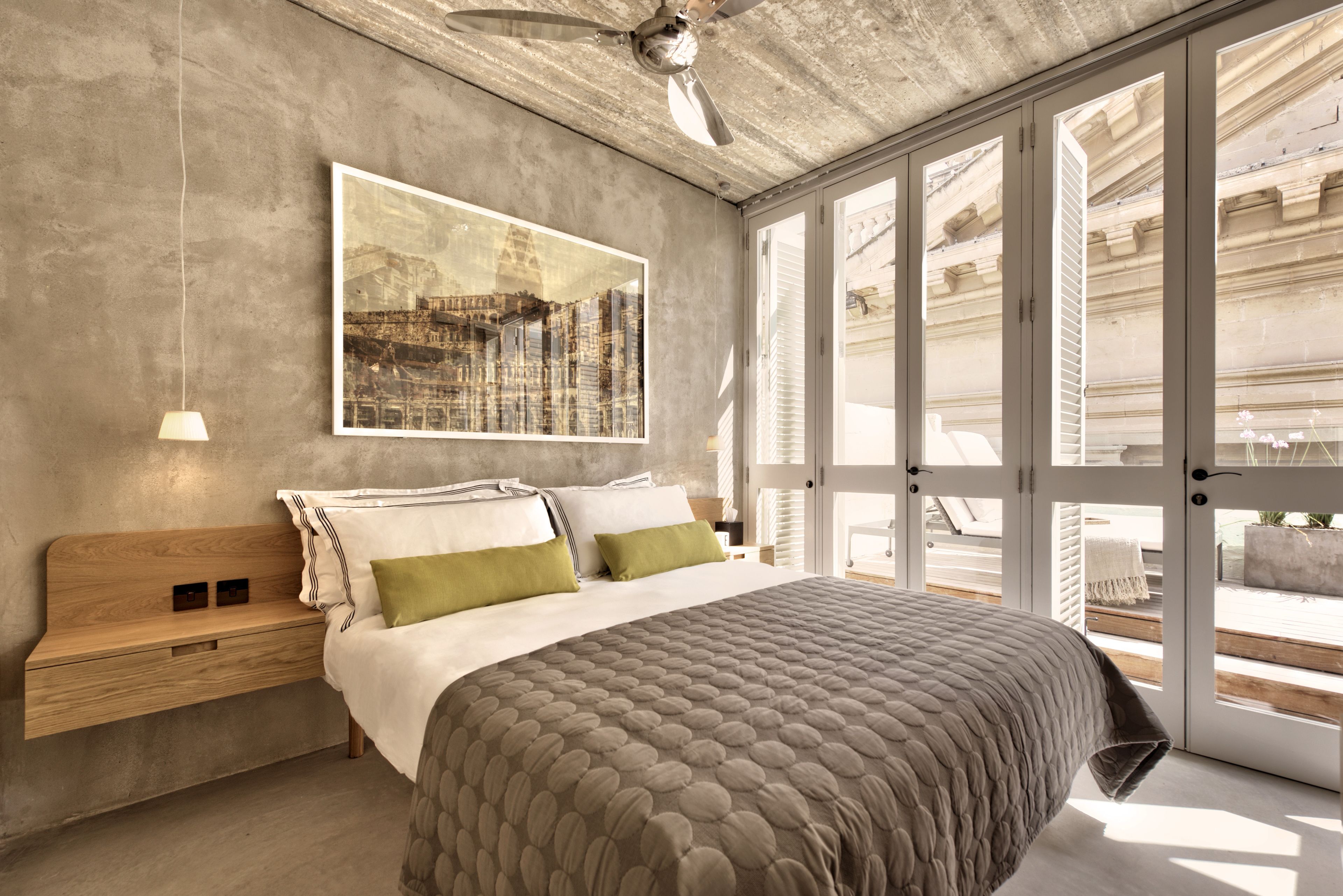 Suite 8 - Executive Suite | Egyptian cotton sheets, premium bedding, pillowtop beds, minibar