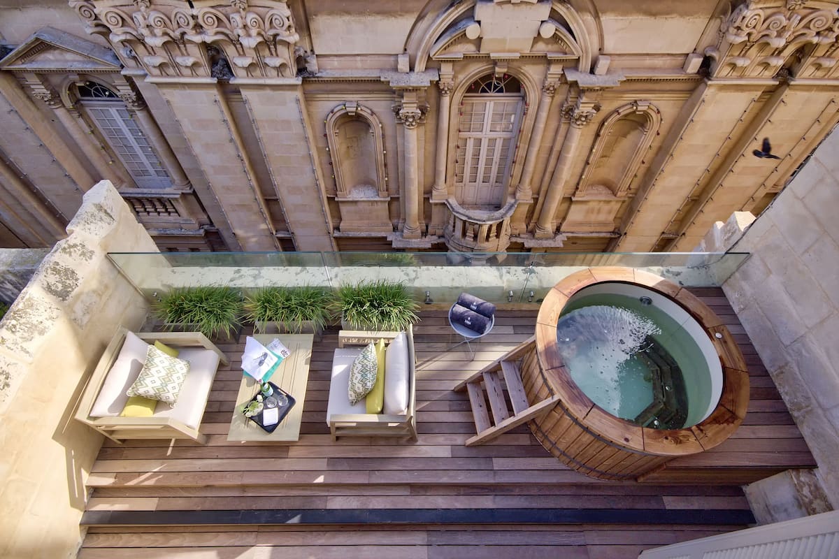 Suite 8 - Executive Suite | Balcon