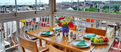 Free daily buffet breakfast