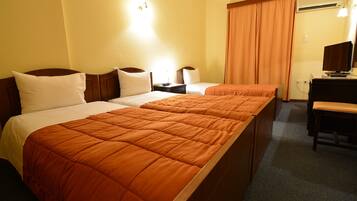 Triple Room | In-room safe, free cots/infant beds, free WiFi