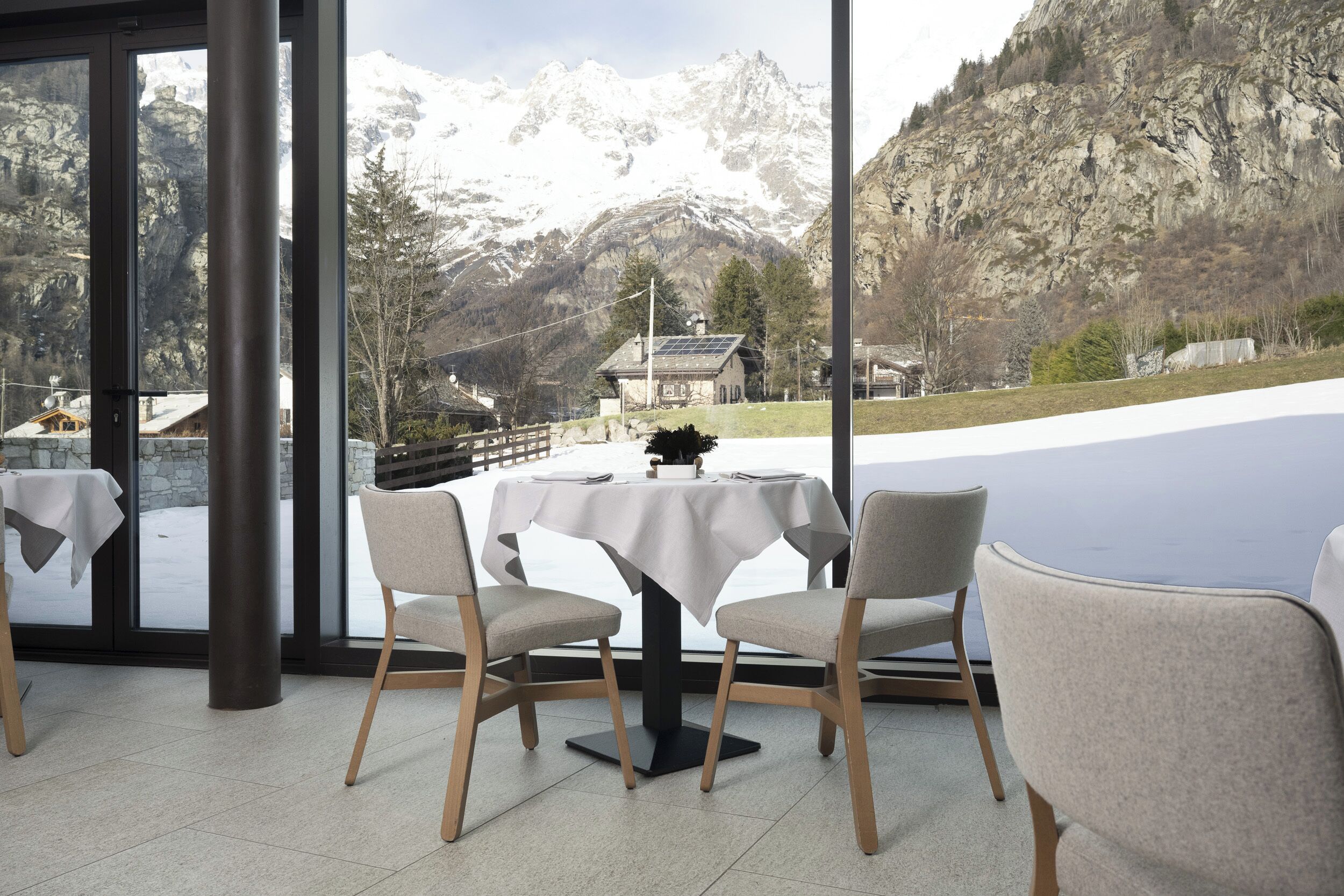 lunch and dinner served