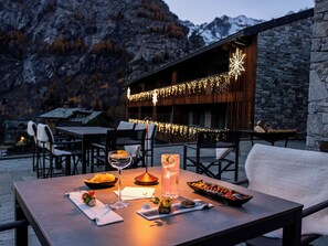 Serves lunch and dinner - Grand Hotel Courmayeur Montblanc by R Collection Hotels (Courmayeur)