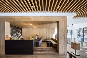 Serves lunch and dinner - Grand Hotel Courmayeur Montblanc by R Collection Hotels (Courmayeur)