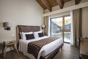 Ropa de cama de alta calidad y minibar 
