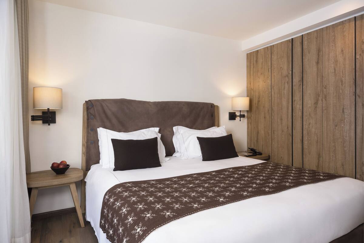1 bedroom, premium bedding, minibar, in-room safe