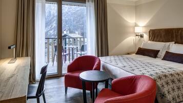 Habitación Deluxe con 1 cama doble o 2 individuales | 1 dormitorio, ropa de cama de alta calidad, minibar y caja fuerte