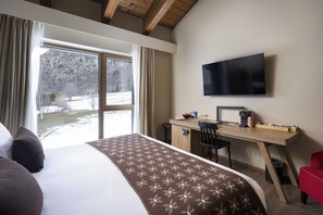 Classic Double or Twin Room | Premium bedding, minibar, in-room safe, desk