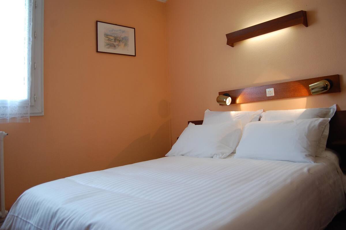 double room, city view | desk, iron/ironing board, free cots/infant beds, free wifi