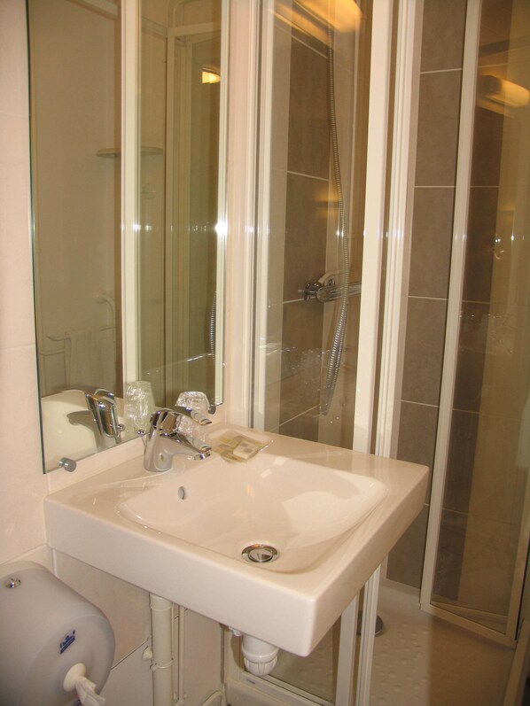 Chambre Double, vue ville | Salle de bain