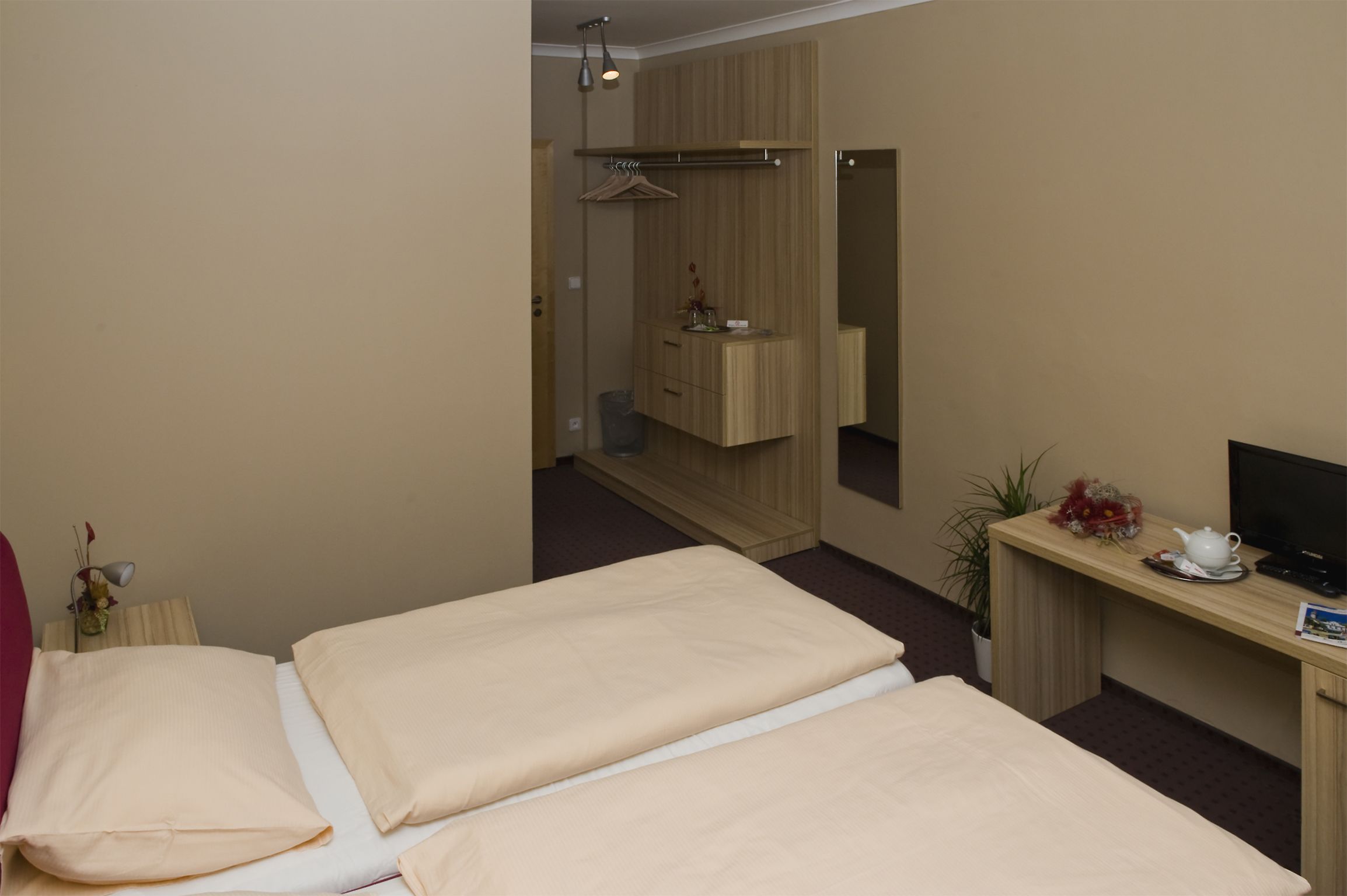 standard double room | desk, free wifi, bed sheets