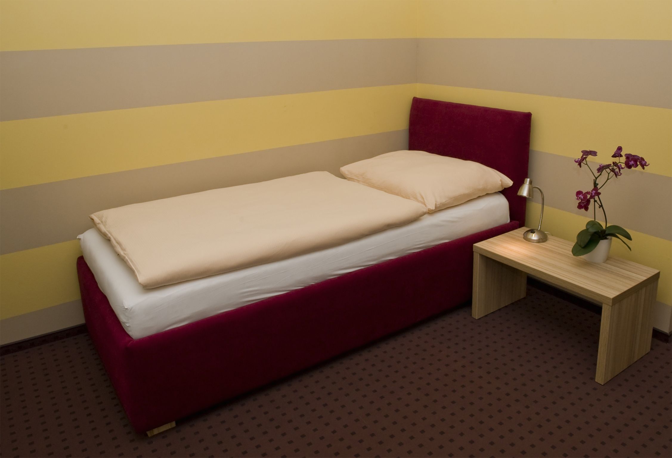 standard single room | desk, free wifi, bed sheets