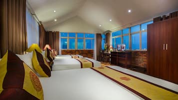 Family Suite, 1 Bedroom, Kitchen, City View (1 King Bed and 2 Single Beds) | Minibar, in-room safe, desk, blackout curtains