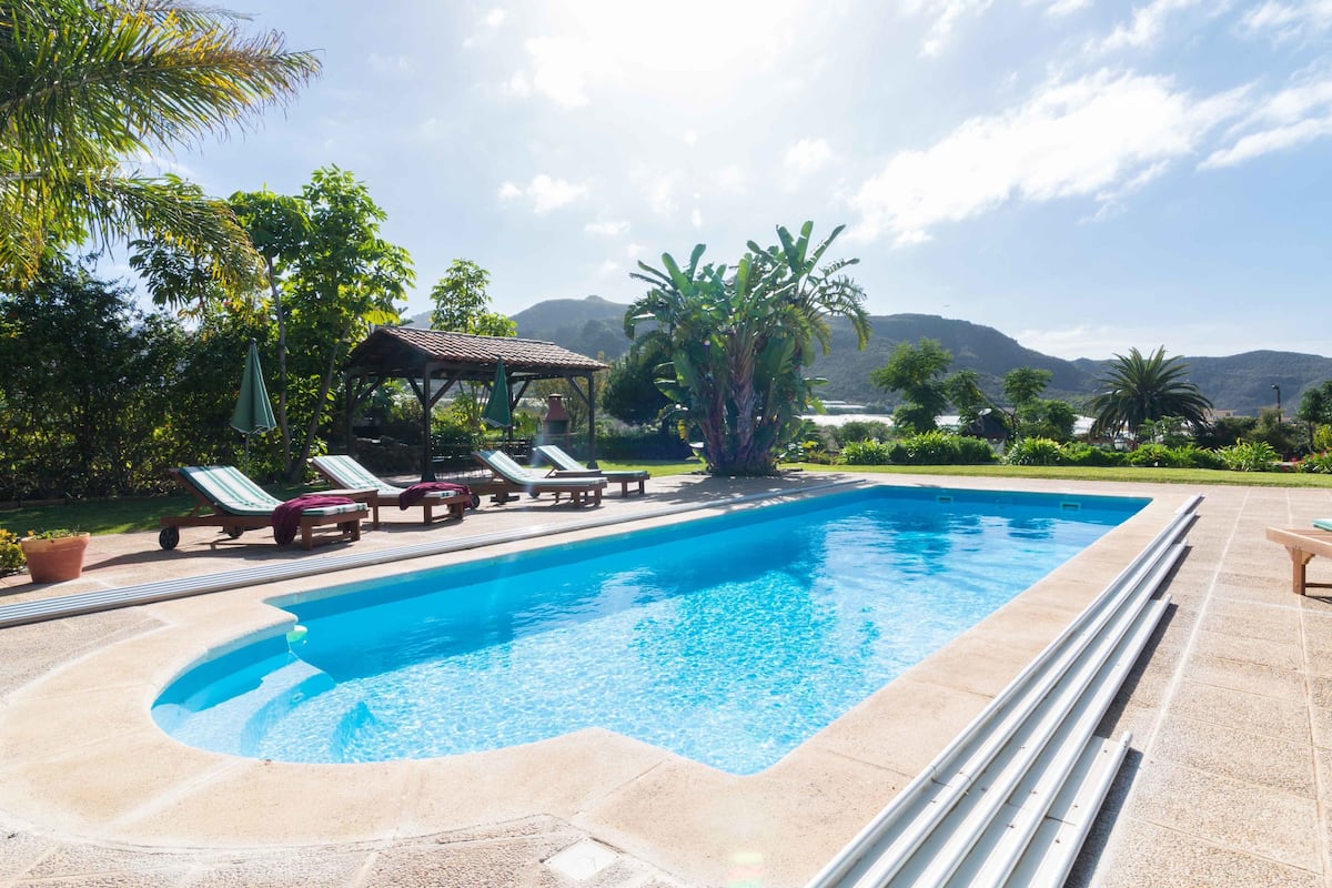Cottages (Picacho D with 1 double bedroom) | Area soggiorno | TV a schermo piatto, lettore DVD