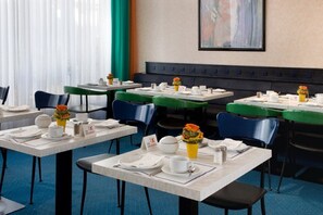 Desayuno buffet todos los días (con cargo)
