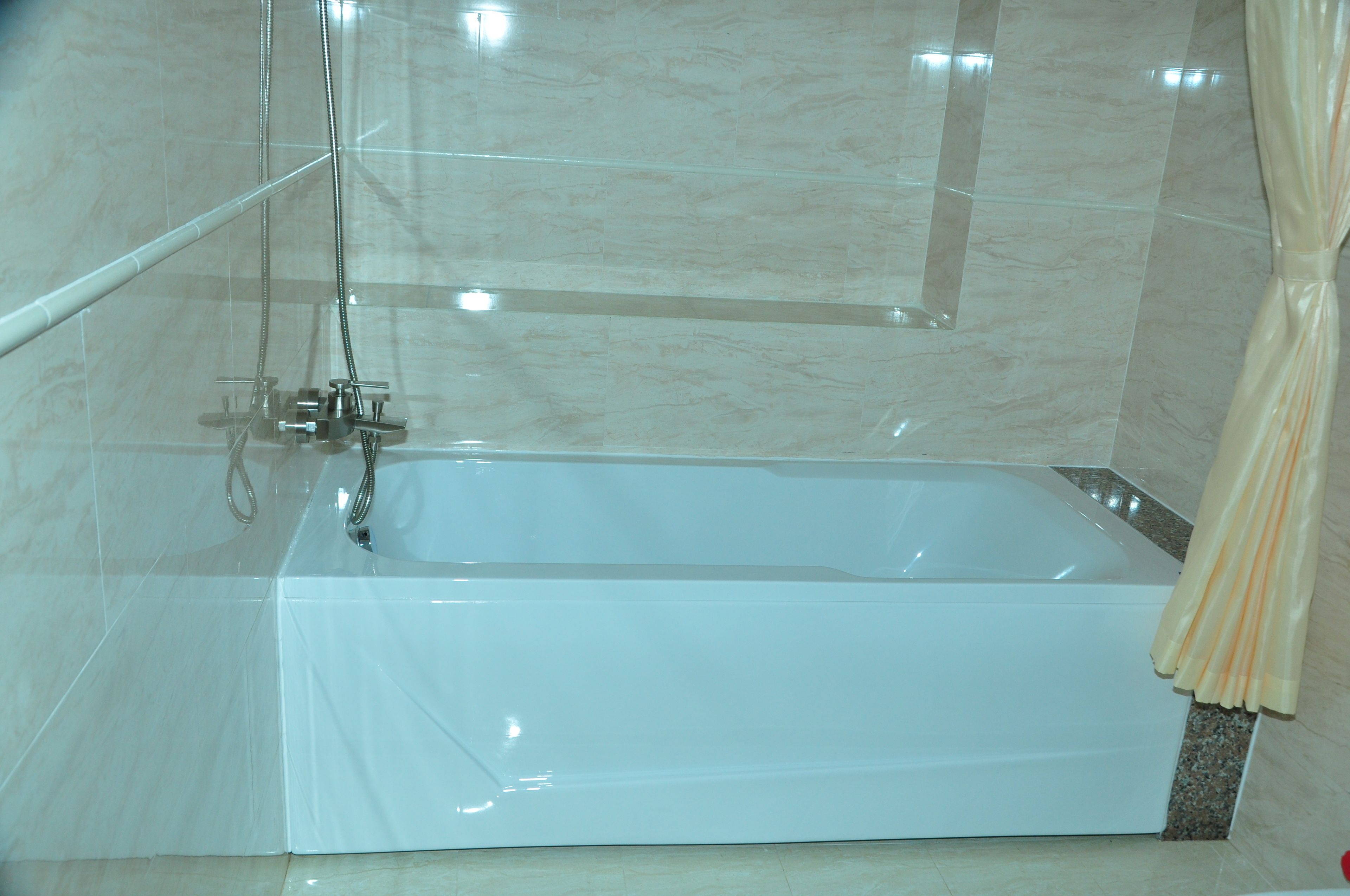 deep-soaking bathtub