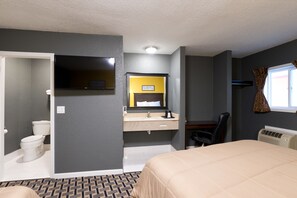 Iron/ironing board, free WiFi - Cozy Rest Motel (Des Moines)